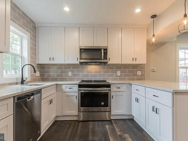 308 S Veitch St — Photo 5