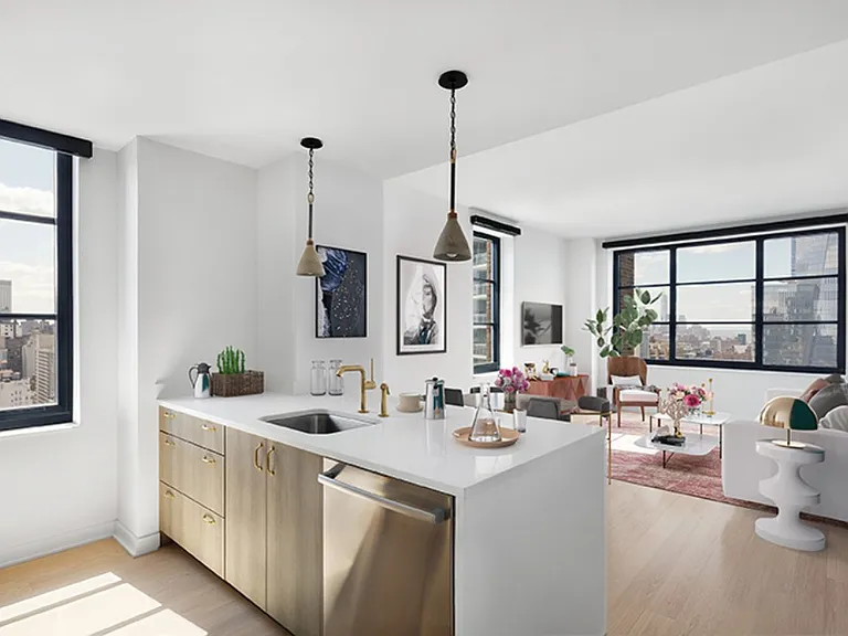 515 W 38th St #2D — Photo 1