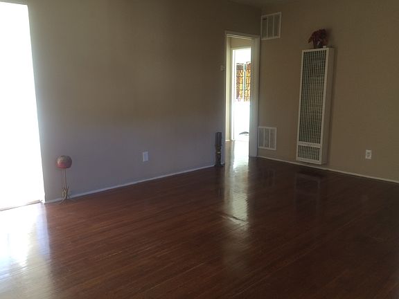 3rd image of 725 S New Hampshire Ave APT 01