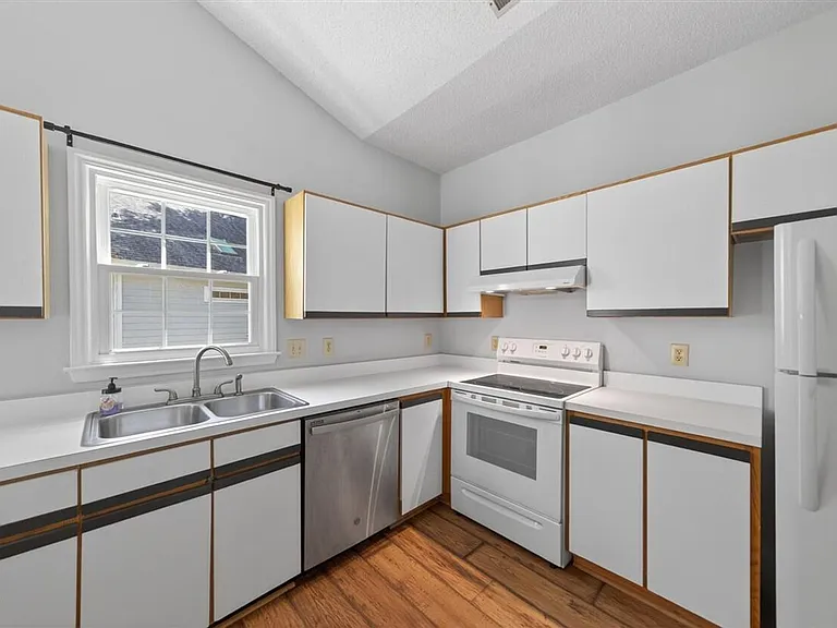 105 Ellsworth Pl — Photo 7