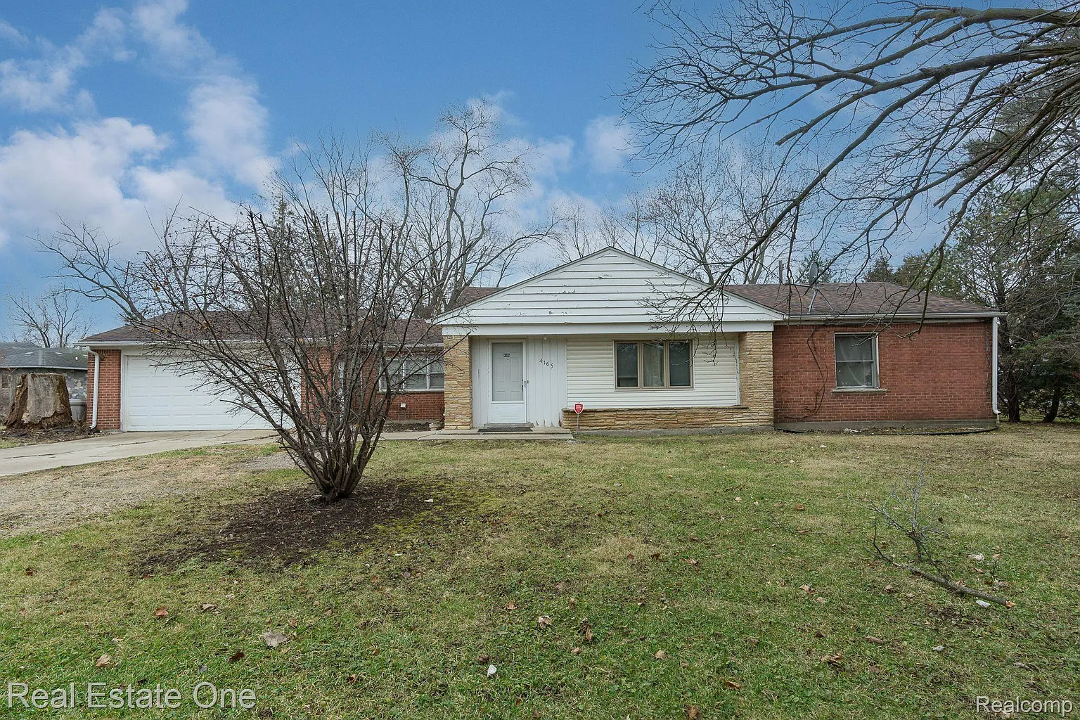 4165 Crooks Rd photo 1