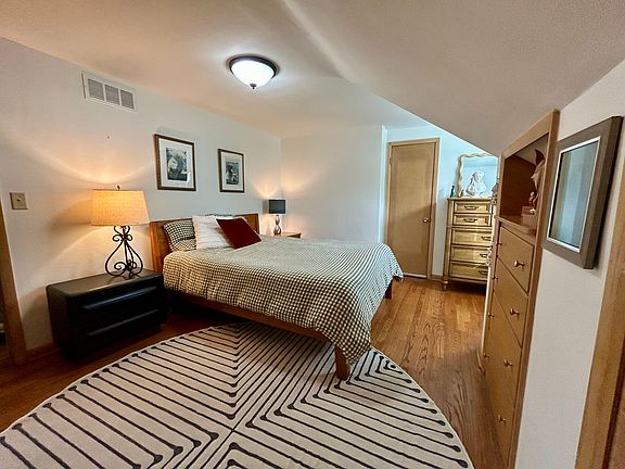 3rd image of 433 N 98th St #433