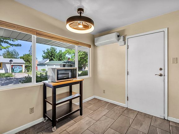 4th image of 620 Belgrave Ave