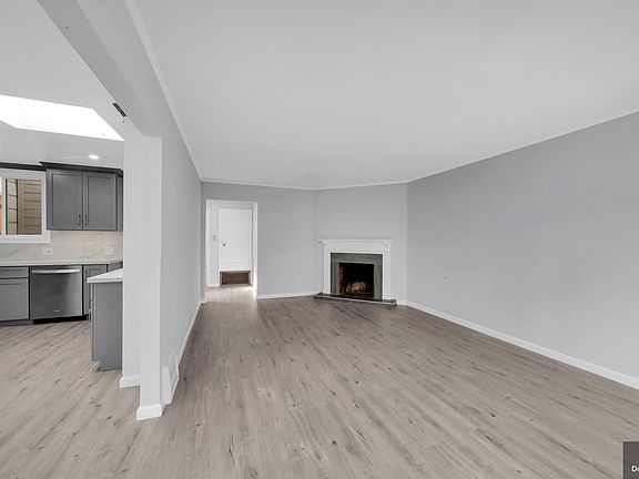 2nd image of 613 32nd Ave