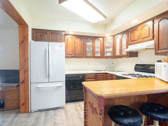 5th image of 190 Westview St