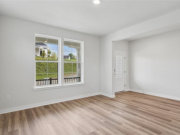 4th image of 410 Barons Ct