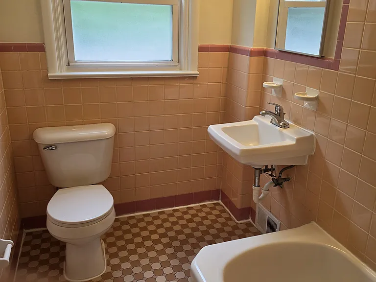 135 Greenwood Ave #B — Photo 3
