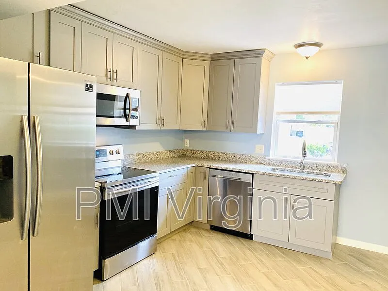 3 bed, 1.5 bath, 1400 sqft, $1,800 — Photo 1