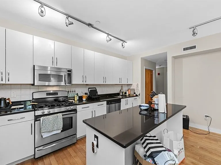 24 Bay State Rd #5 — Photo 10