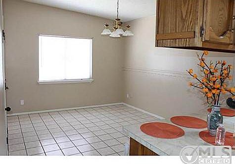 4th image of 195 Flint Cir