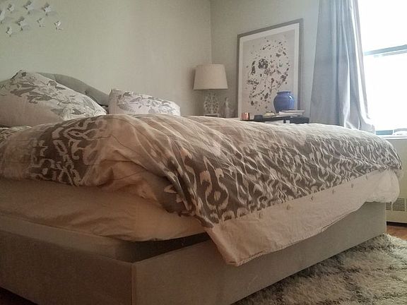 2nd image of 225 E 6th St APT 5B