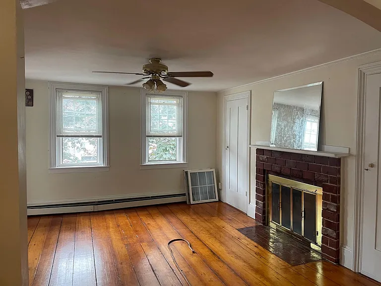 12 Center St — Photo 3