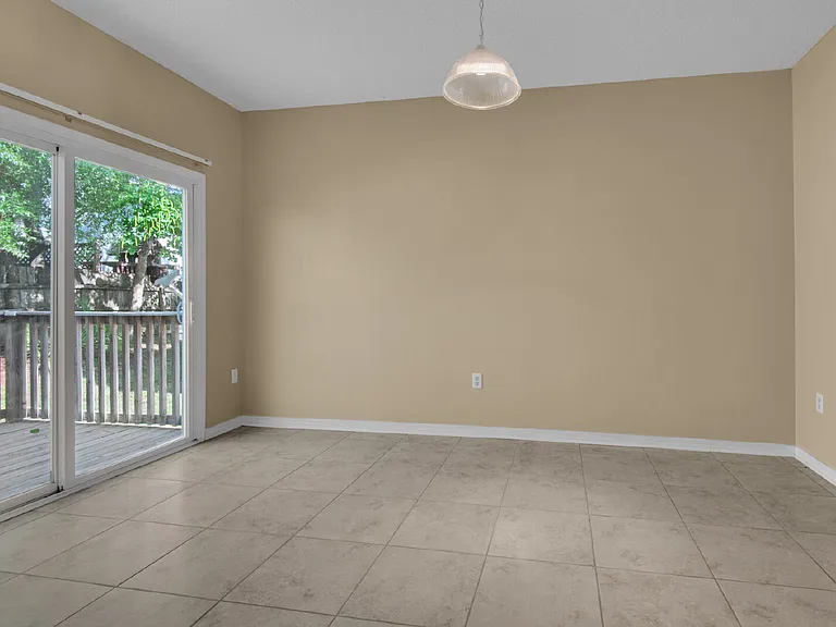2125 Tom St — Photo 10