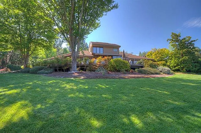 1502 NW Highland Ave photo 1