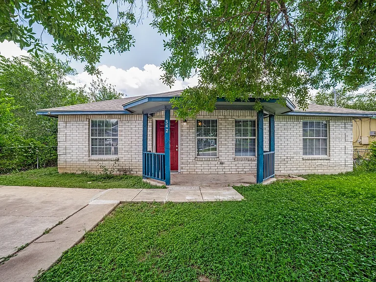 342 Consuelo — Photo 2