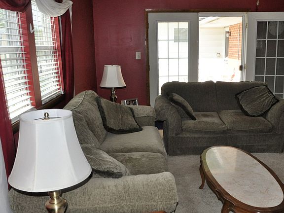 5th image of 2555 Windsor Dr