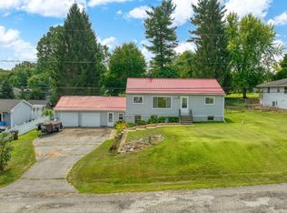 2100 N Cloverhill Rd, Jackson, MI 49201