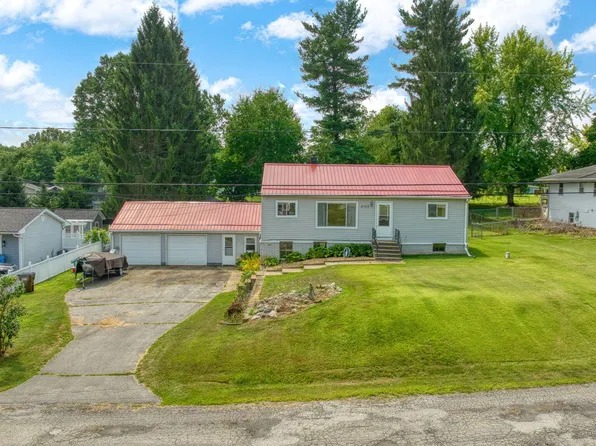 2100 N Cloverhill Rd, Jackson, MI 49201