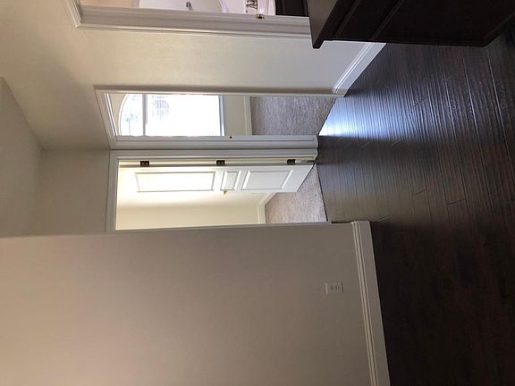 4th image of 1637 E Parkview Ave