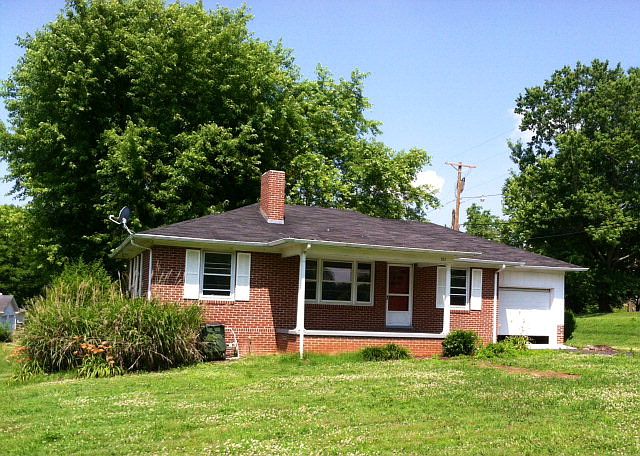 1st image of 301 Windsor Dr
