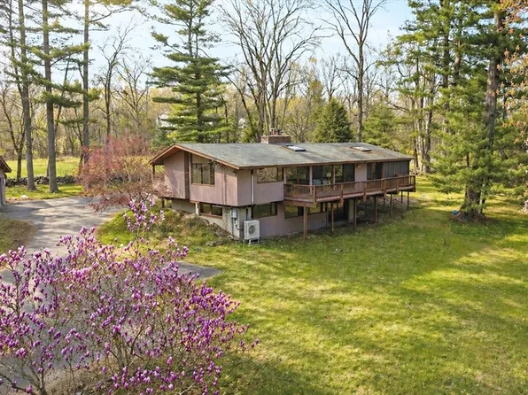 262 South St, Carlisle, MA 01741