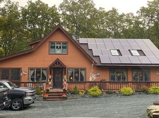 114 Cliff Dr, Lords Valley, PA 18428