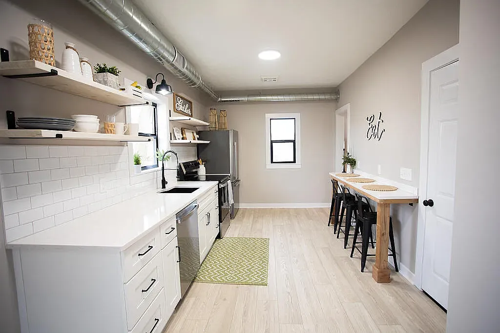 443 Emerald Ave NE — Photo 3