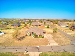 14211 Old Barn Rd, Edmond, OK 73025