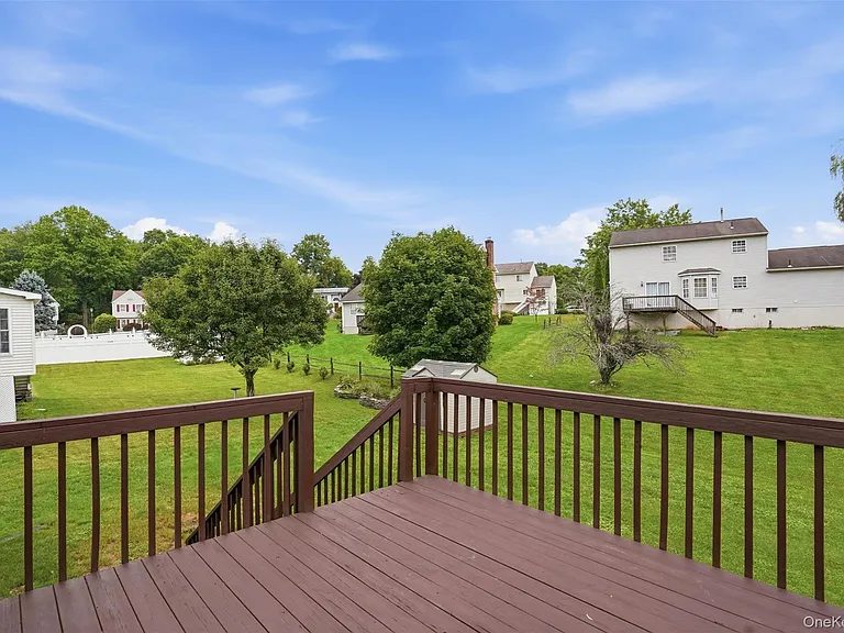 17 Watkins Dr — Photo 37