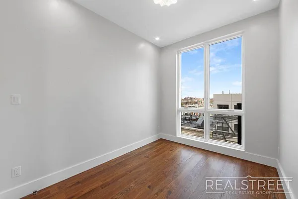 Rented by Real Street Inc | media 9