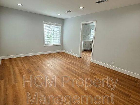3rd image of 5233 Bellflower Blvd