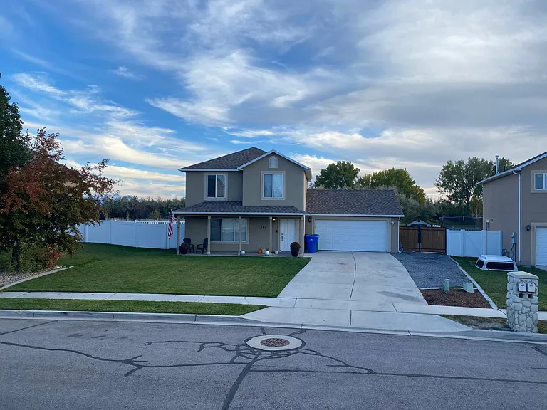 589 W Lakeview Dr — Photo 1
