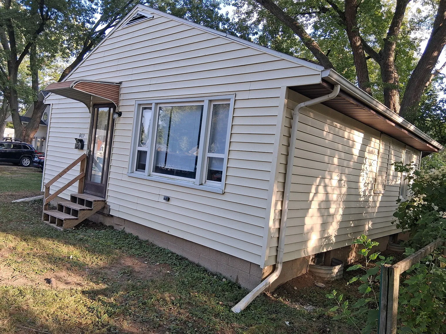 802 East London Avenue - 1 — Photo 1