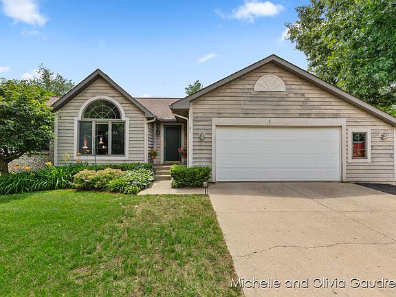 3rd image of 8064 Whispering Hills Dr NE