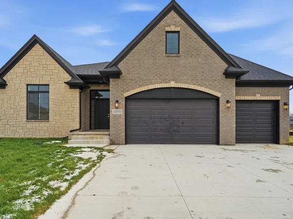16930 Glenhurst Dr, Macomb, MI 48044