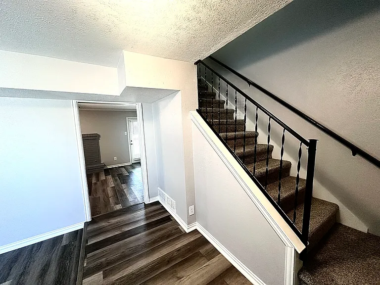 4304 Jenny Ln — Photo 2