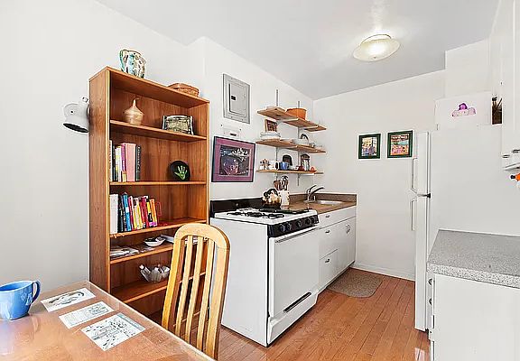 4th image of 90 La Salle St APT 11E