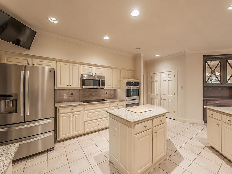 6724 Blue Meadow Dr — Photo 14