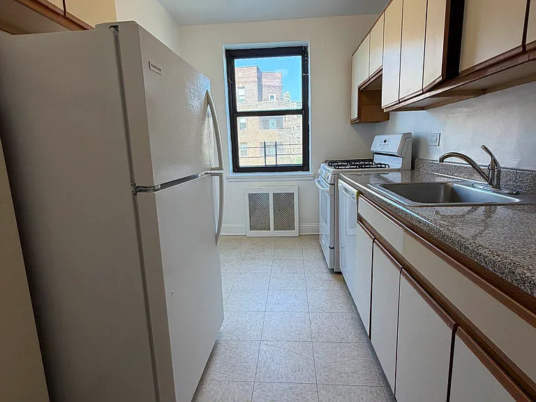 6939 Yellowstone Blvd #415 — Photo 4