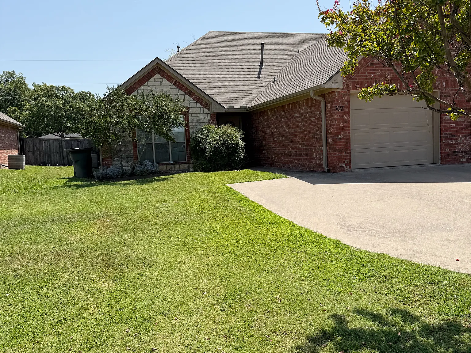 3 bed, 1304 sqft, $1,600 — Photo 2