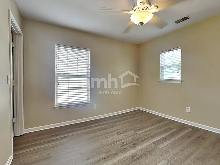 111 Graduate Ln — Photo 18