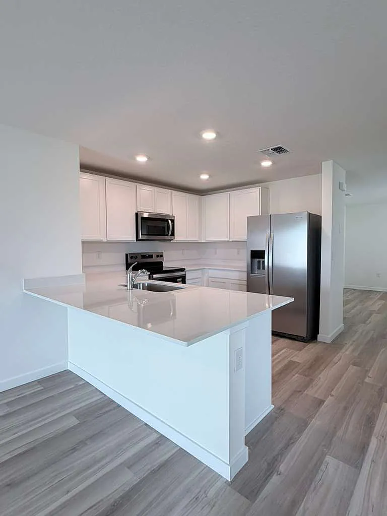 3 bed, 2.0 bath, 1504 sqft, $1,995 — Photo 3