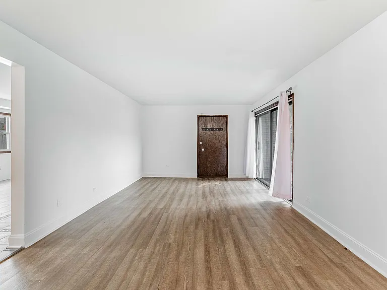 3158 N Neenah Ave #1C — Photo 4