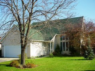 213 Apple Hill Ln, Streamwood, IL