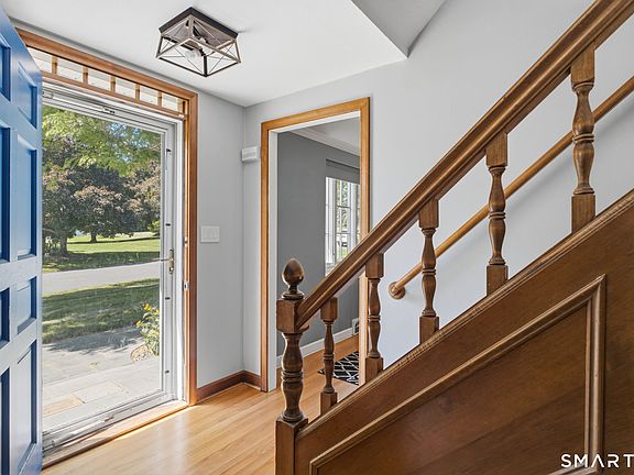 5th image of 9 Pond Side Drive
