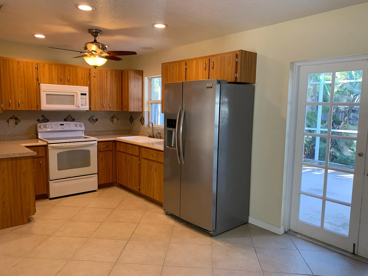 2 bed, 1185 sqft, $2,300 — Photo 2