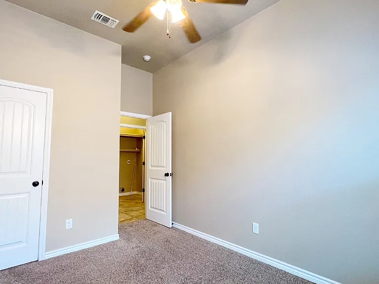 405 Sladecek Dr #B — Photo 16