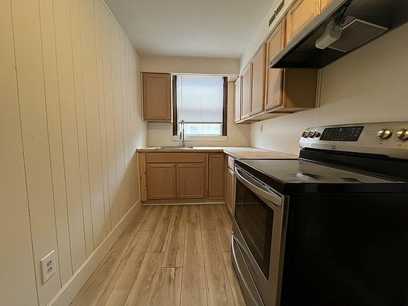5th image of 2214 Bond Ave