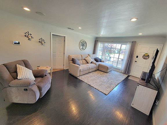 3rd image of 2700 Regway Ave