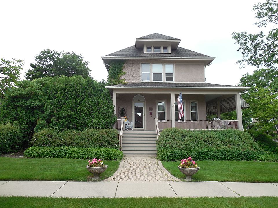 1st image of 424 W Montrose Ave